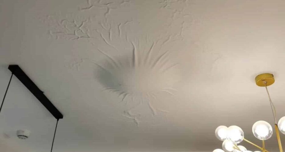 Ceiling soaking water-grus