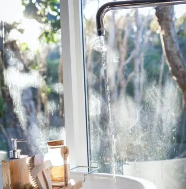 Preventing Cold Showers-grus Adjust the water temperature of the bath when the family takes a bath
